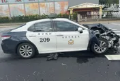 影/太累？花蓮警下班前50分鐘「開巡邏車高速追尾半毀」