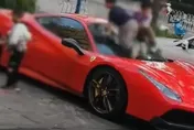 法拉利當滑梯！陸熊孩刮花全車　修車費14萬家長只想賠2成