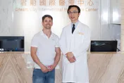 牙齦萎縮不敢笑、吃東西就痛？加拿大男來台微創手術改善