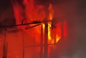 影/整棟慘遭烈焰肆虐！台南透天厝大火「1樓燒到3樓」