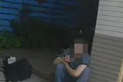影/深夜暖心救援！台中外籍醉男跌傷　警員「雙聲道」助就醫