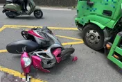五股資源回收車「才剛探出頭」對撞機車　女騎士頭破血流