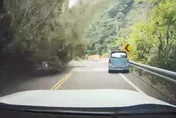 影/桃112縣道邊坡坍方！男狂喊「倒車」　險被活埋畫面曝