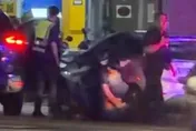 影/超硬！台中抓毒駕「壓地掙扎」大場面妹子驚呆