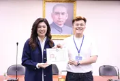 萬美玲秘書力挺佀廣洋！稱「選舉提小孩子時候的事不厚道」