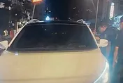 影/台南二手車商毒駕睡死　警包圍搜出逾200克安非他命