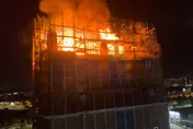 影/慘變巨型火把！台中大樓工地「13樓燒起來」直擊