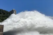 影/巴威逼近！石門水庫滿水位急放水每小時134萬噸　畫面曝