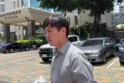致癌油害全民！福懋油董事長200萬交保　單手插口袋臭臉離開地檢