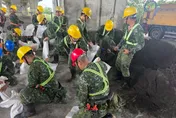 影/巴威強襲北台灣！宜蘭國軍出動防汛　救災機具全面待命