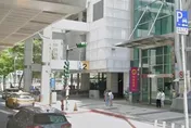 北捷西湖站驚見「手機掉進軌道縫」！女失主尖叫