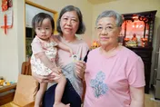 街友之子歷經營養不良　寄養媽媽6年悉心照料終出養瑞典