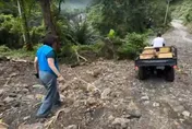 影/巴威颱風重創南庄道路！　農用搬運車成唯一交通工具