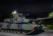 直擊！M1A2T戰車暗夜奔馳影像曝光