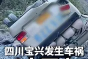 四川中巴「衝破護欄」墜深谷！車體扭曲慘不忍睹　釀6死11傷