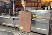 豐原廟東夜市大亂鬥！翻桌砸店嚇壞客　店家致歉提退費