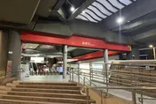 牽狗闖捷運公審站務員！北捷喊支持提告　男遭起底急刪文
