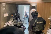 影/假公安專詐「在日華人」！楠梓機房貼滿符　4嫌全收押
