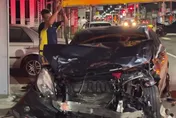 影/台中大里軟體園區前「警車被高速衝撞旋轉」！嫌犯是酒駕