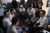 藍營小雞絕食抗議毒油！蔣萬安、李四川赴凱道慰問