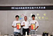 台中圖書館驚魂！16歲少年突倒地　2高中生聯手搶回一命