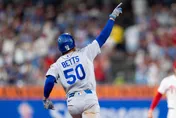 MLB/這球算誰的？貝茲單場雙響砲「首轟有爭議」