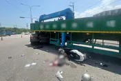 才出廠區就出事！苗栗曳引車碰撞機車　44歲男卡車底不治