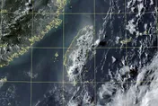 閃電暴雨狂炸！屏東驚迎大雨特報　山區警戒土石坍方