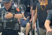影/50刀砍死妹夫！陽交大教授出院了　10警戒護移送