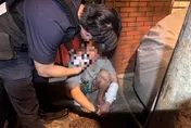 菸抽一半！中和男持刀劃破「瓦斯管」縱火　警壓制逮捕
