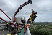 危！新竹縣竹林大橋「男子墜下重創」無生命跡象