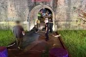 電動車雙載出事！17歲少年猛撞恆春古城牆　2人受傷送醫