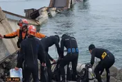 韓國熱門景點海上人行橋突坍塌　17人一度受困全獲救
