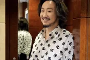 影/鄭中基停工近2年首現身！被綁手讀稿喊：沒人逼我