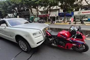 影/租來的「鬼魅」出事了！北市2千萬勞斯萊斯撞重機