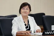 徐佳青嗆要脫光光看嗎　自豪索資佛地魔師父遭柳采葳批雙標