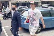 影/孫安佐「爸媽沒陪」出來面對了！僅律師陪同出庭