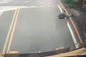 影/恆春清潔隊員站後車斗跌落！腦部重創搶救3天不治
