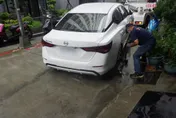 影/擋大體回家！高雄白車堵喪家　無紅線仍遭拖吊可罰1200