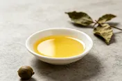 源春製油廠苦茶油驗出苯駢芘！食藥署令停工　三品牌全面回收
