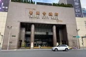 影/北市府法律諮詢！女朝律師潑紅茶遭送辦　法務局譴責