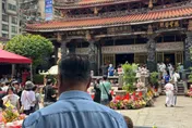 觀音成道日履約赴龍山寺參拜　李四川：願為新北盡最大心力