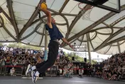 巨星蒞臨桃園！NBA球星拉文大秀暴扣　竹圍漁港沸騰了