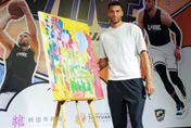 NBA/「灌籃王」拉文現身桃園做公益　攜手唐氏症基金會傳遞愛與希望
