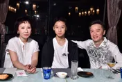 和家馨帥兒金榜題名！相中「百萬名畫」當升學禮　何豪傑自嘲漏氣買不起
