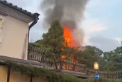 影/京都高台寺塔頭月真院冒火舌「竄濃密黑煙」！店家嚇傻：好可怕