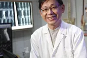 神經外科名醫李偉裕門診、手術突取消　醫師兒嘆：爸突然失業