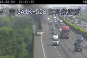國1高科交流道「車陷烈焰濃煙狂竄」！釀上班嚴重回堵