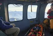 南湖圈谷登山客摔傷頭部重創　黑鷹直升機緊急吊掛救援
