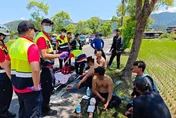 宜蘭三星慘烈車禍！泛舟貨車撞轎車「衝田裡」釀6傷